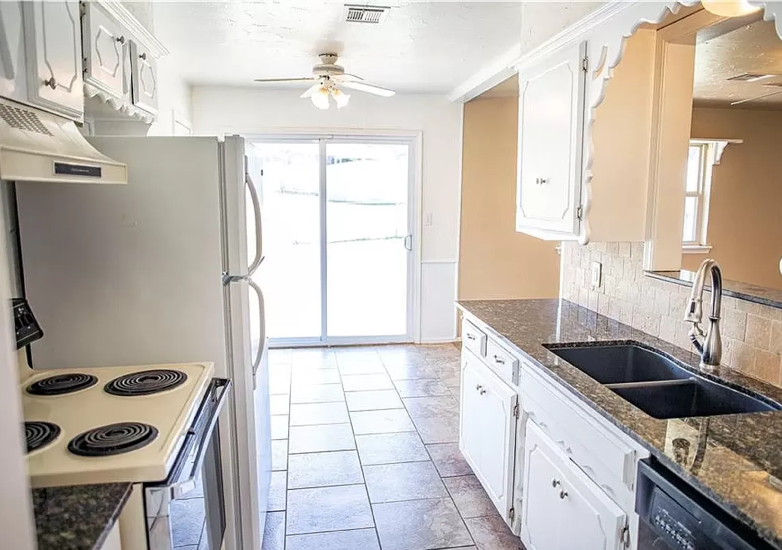 Charming 3-Bedroom / 2-Bathroom Home Next to Ray Trent Park! — Photo 3