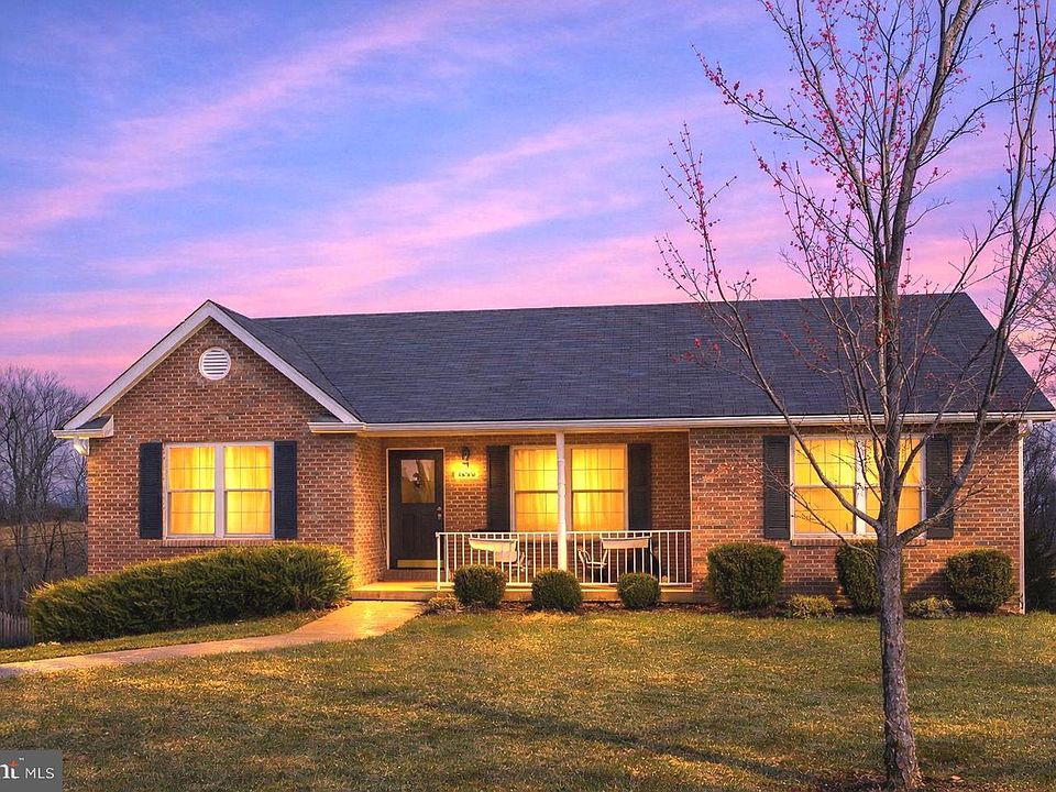 1st image of 1076 Stuart Dr