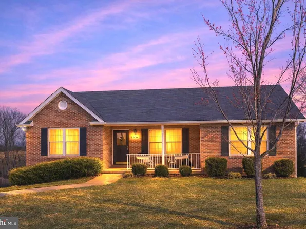 1076 Stuart Dr, Front Royal, VA 22630