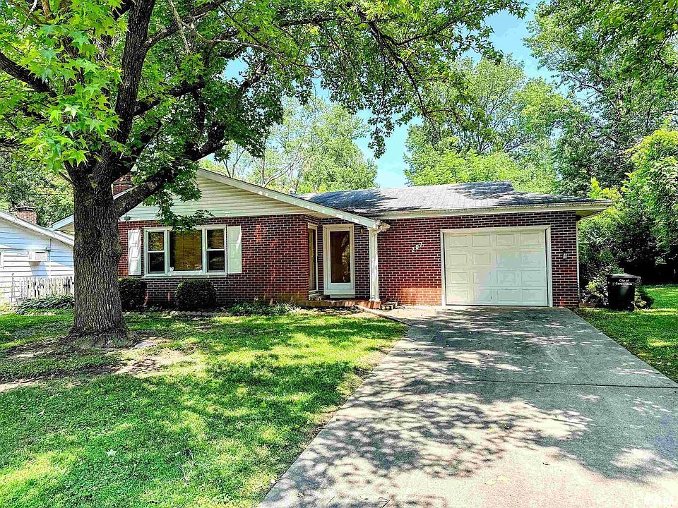 1st image of 207 S Pine Ln