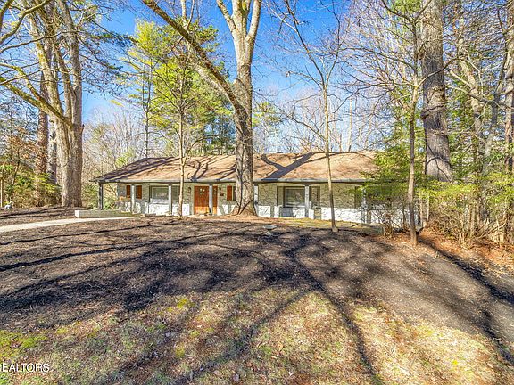 3rd image of 1629 Cove Creek Ln