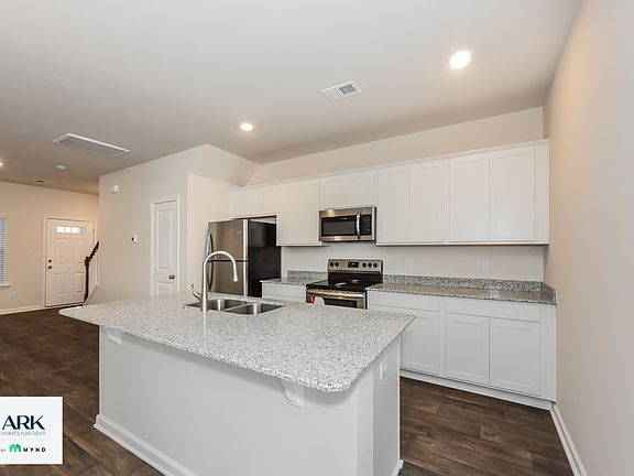 5th image of 302 High Grove Way
