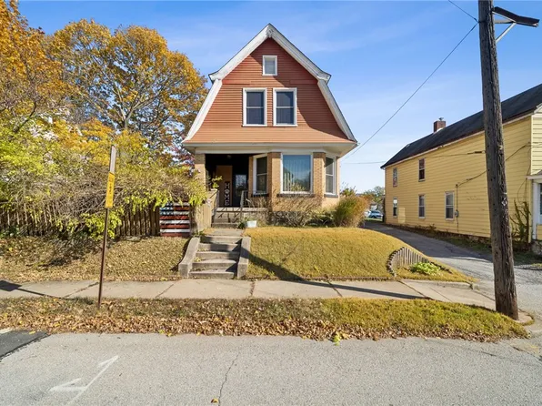 17 E Gaskill Ave, Jeannette, PA 15644