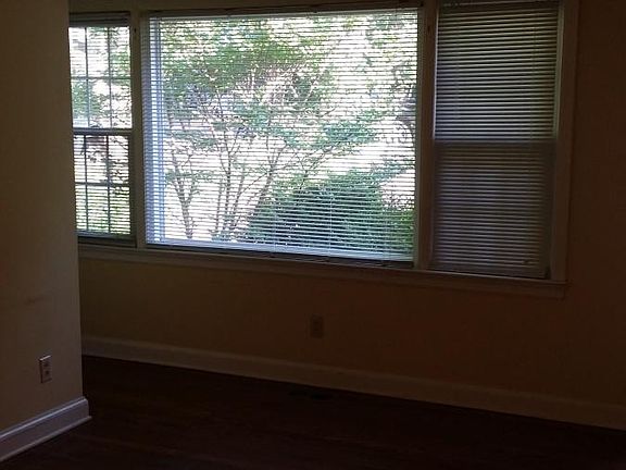 2nd image of 2932 Gaston Ave