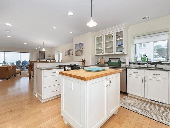 3rd image of 69 N Shore Dr APT 3
