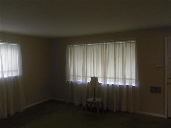 4th image of 8422 Firshade Ter