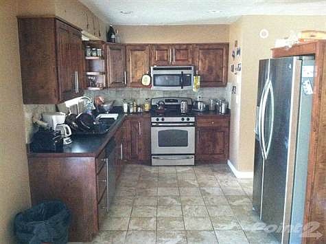 2nd image of 532 Bartlett Ave