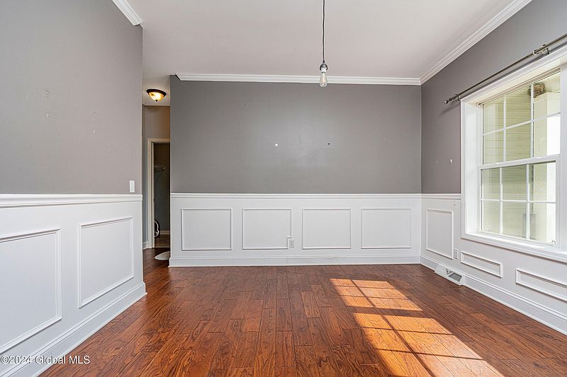 4th image of 669 Acland Boulevard