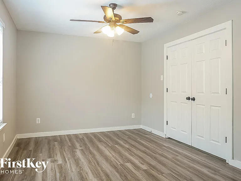 7311 Village Lake Dr — Photo 13