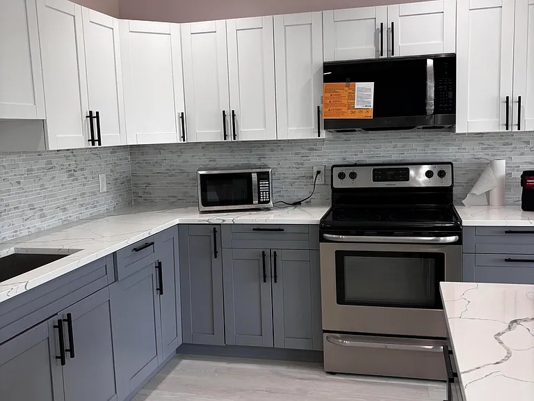 450 SW Eyerly Ave — Photo 10
