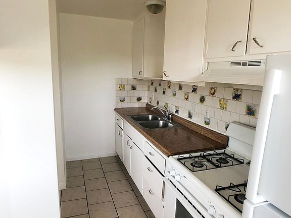 3rd image of 318 S Voluntario St APT 5