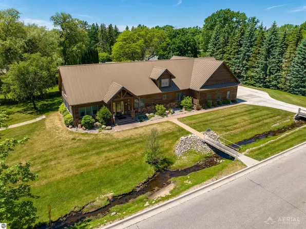 173 N 2nd St, West Branch, MI 48661