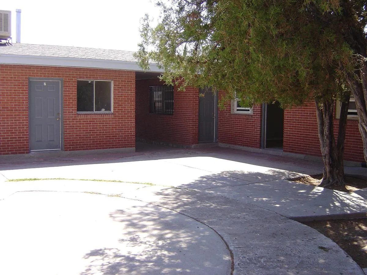 3826 Harrison Ave — Photo 2