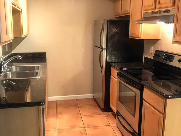 4th image of 740 W Elm St Unit 244