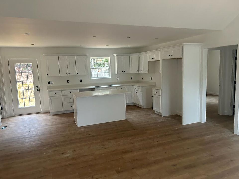 2nd image of 809 Bridges Rd