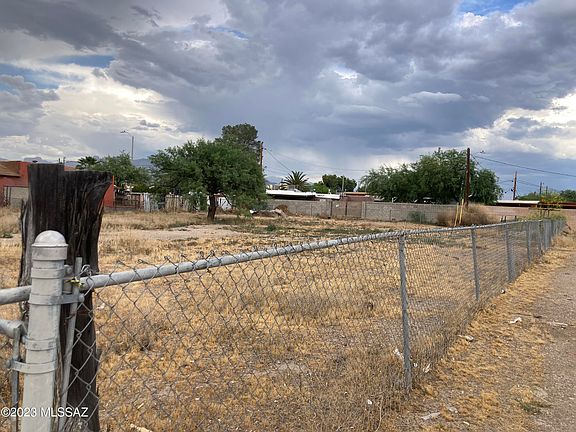 5th image of 810 N Grande Ave