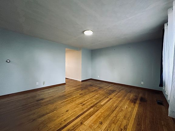 4th image of 920 S 14th St