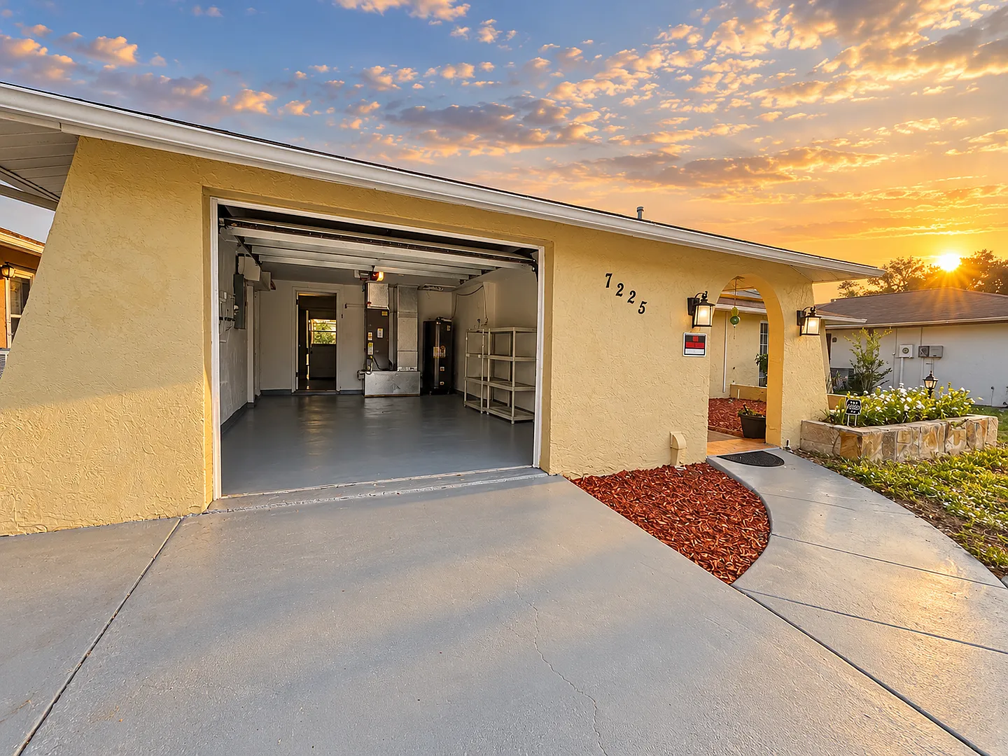 Adorable 2BD/2BTH Home in Port Richey, FL! — Photo 3
