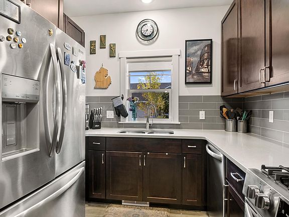 5th image of 1554 Simsbury St #9