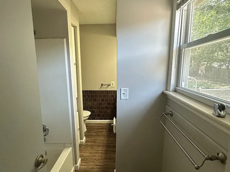 748 S Poplar St — Photo 4