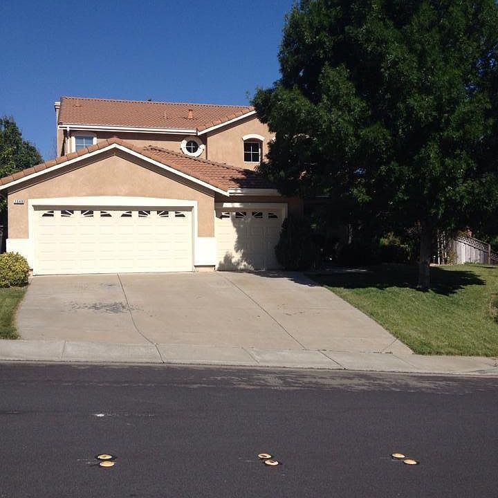 1st image of 1049 Woodcrest Ct