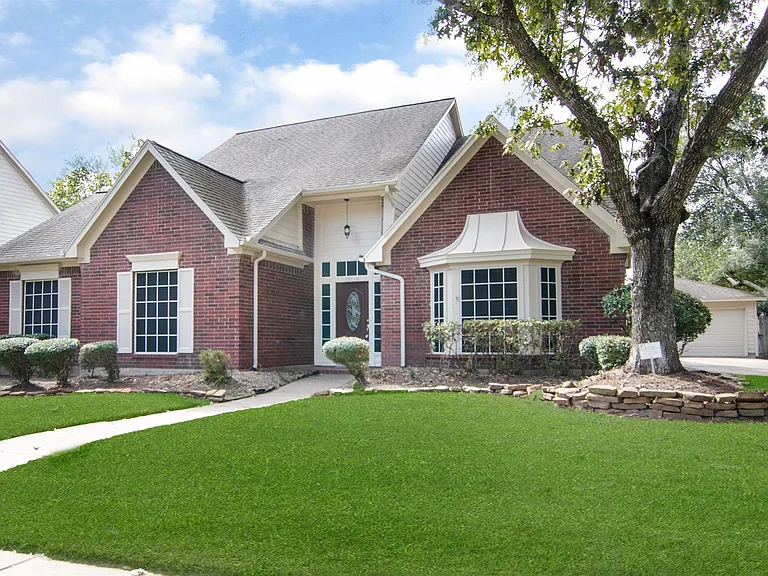 15118 Greenleaf Ln — Photo 3