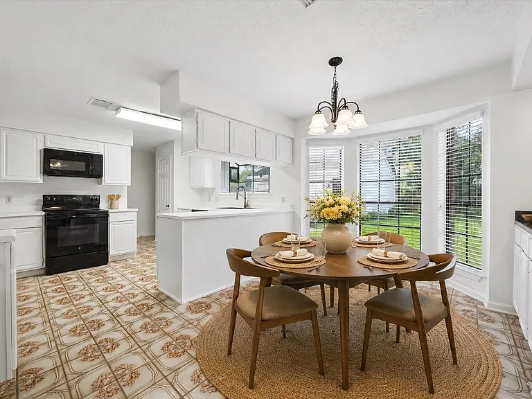 15251 Kelbrook Dr — Photo 7