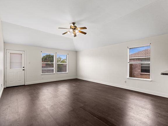 3rd image of 709 Chelsea Dr