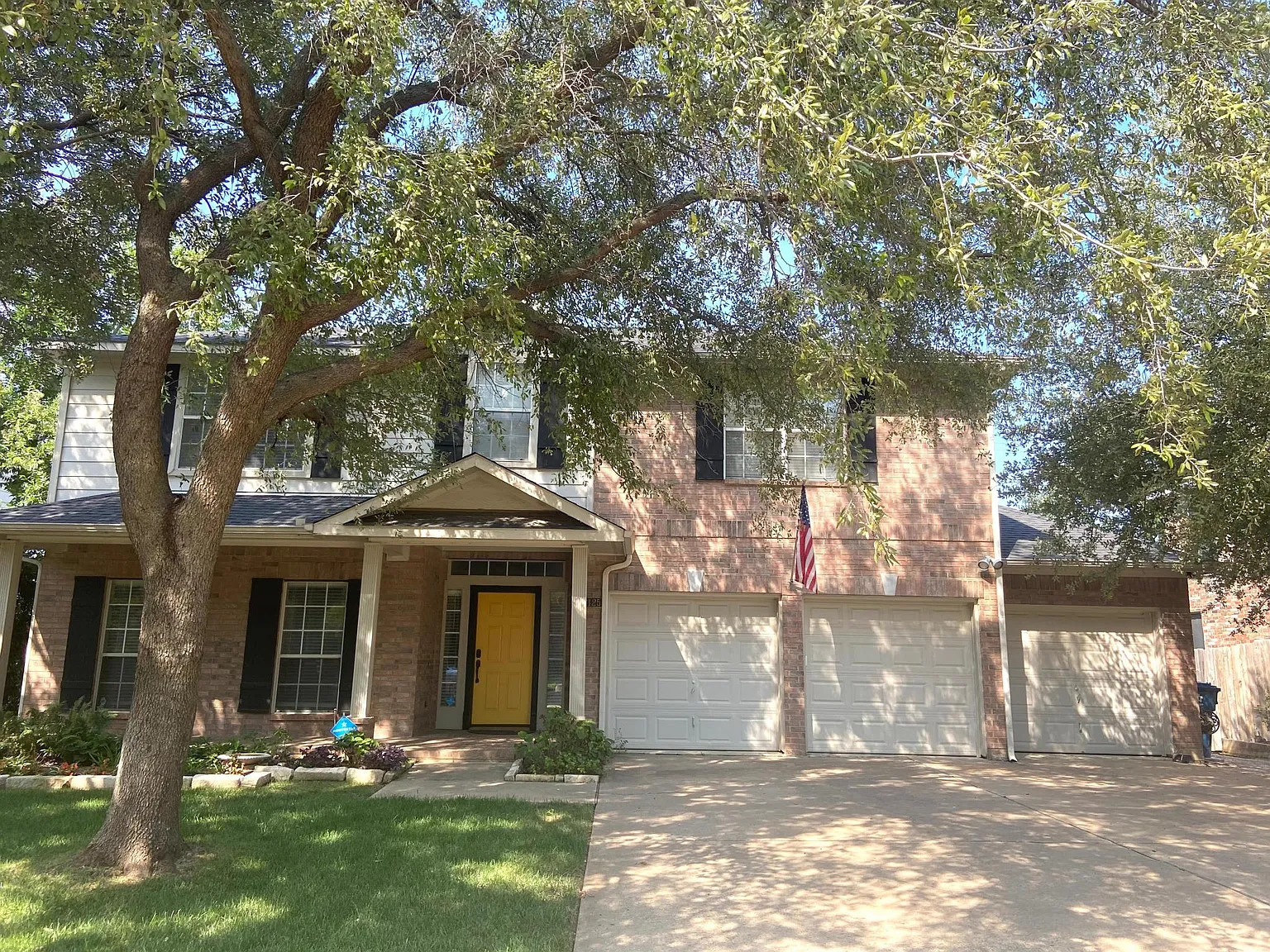 4 bed, 2.5 bath, 2646 sqft, $4,500 — Photo 2