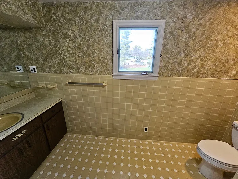 31 Hazen St #2 — Photo 8