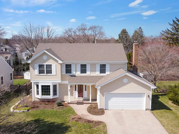 92 Foxboro Ln, Gurnee, IL 60031