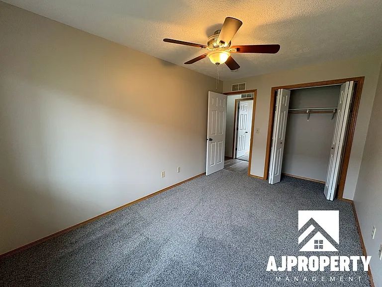 925 S Newcomb Ave — Photo 7