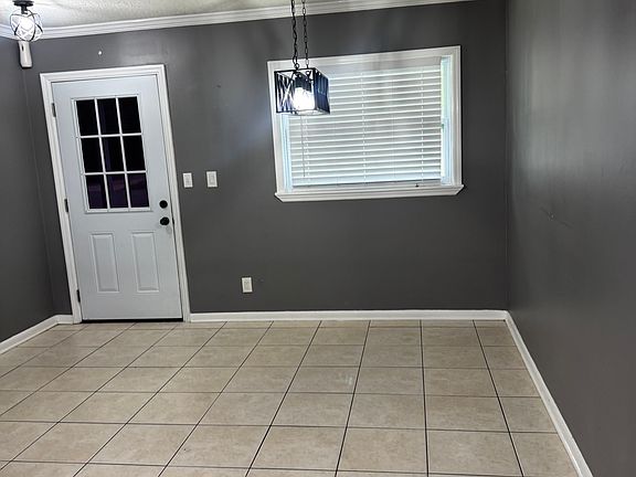 5th image of 364 Parkwood Dr