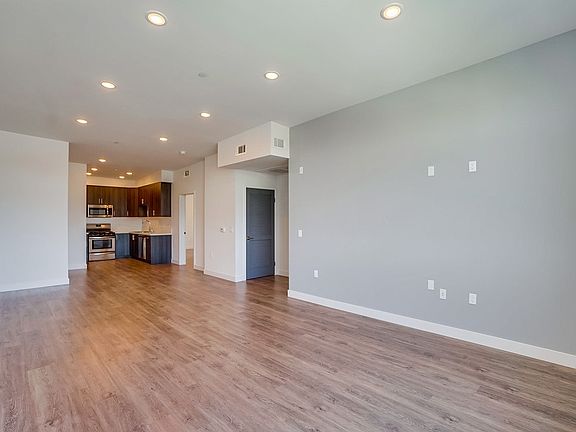 4th image of 7223 Tyrone Ave #310