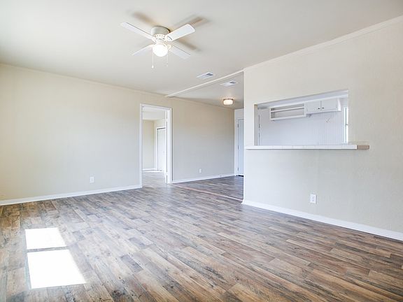 5th image of 1106 Country Club Rd