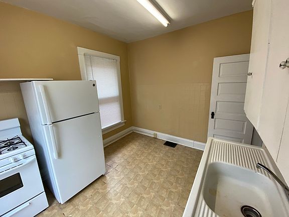 2nd image of 2288-2290 N High St #2