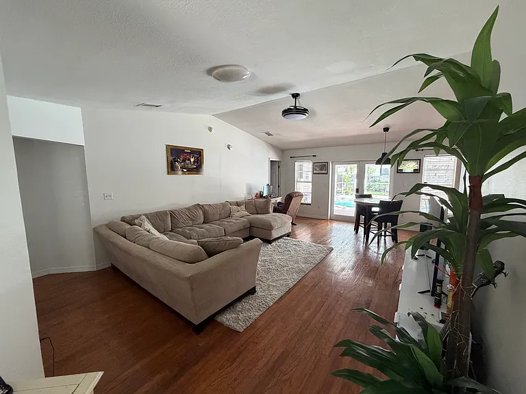 206 N Beverly Ave — Photo 4