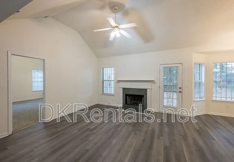 5689 Isleworth Way — Photo 7