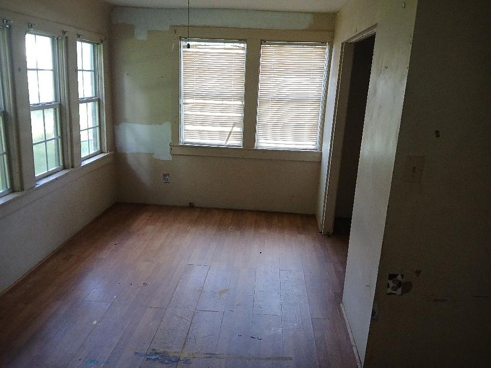 2nd image of 22 Oak St
