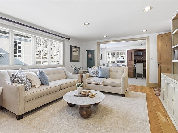 2nd image of 105 Lexington Rd