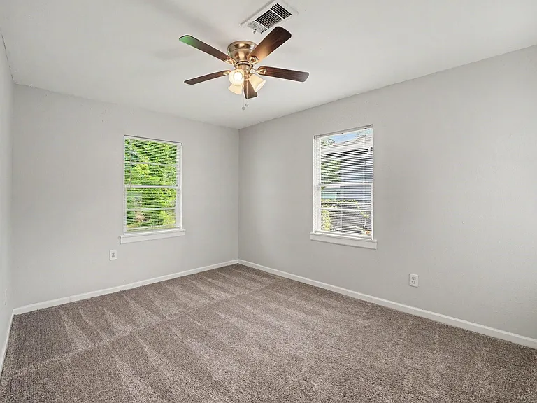 8433 Woodlyn Rd — Photo 13