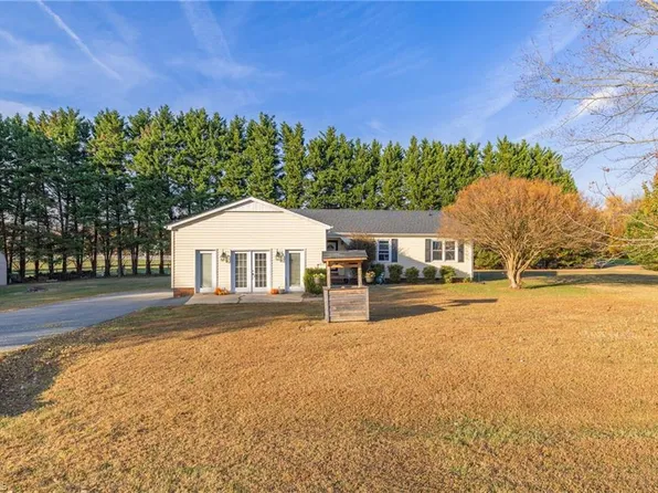 7341 Danay Dr, Kernersville, NC 27284
