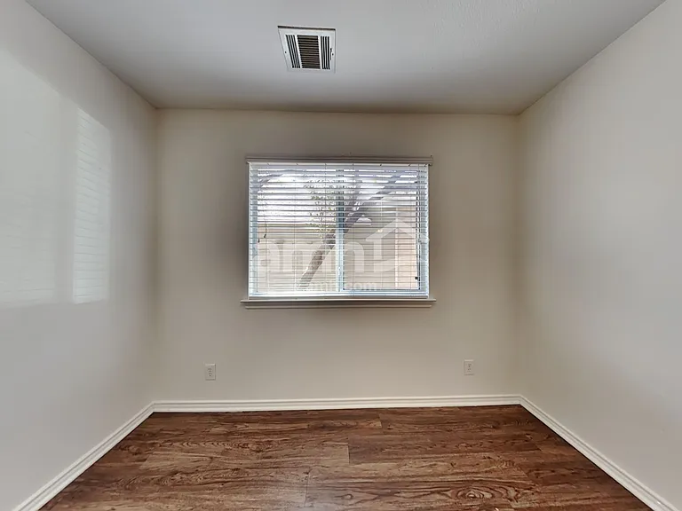 10622 Axis Xing — Photo 15
