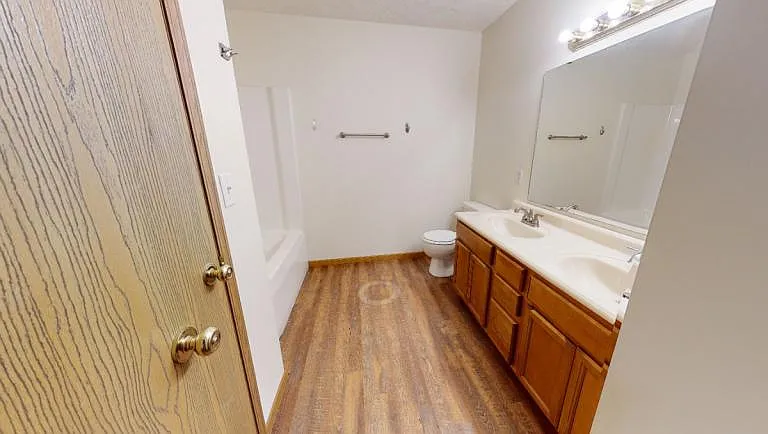 907 W Cherry St — Photo 5