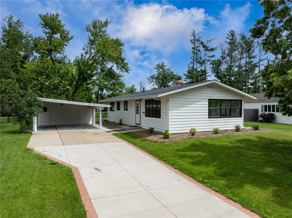 4404 Pepperwood Hl SE, Cedar Rapids, IA 52403