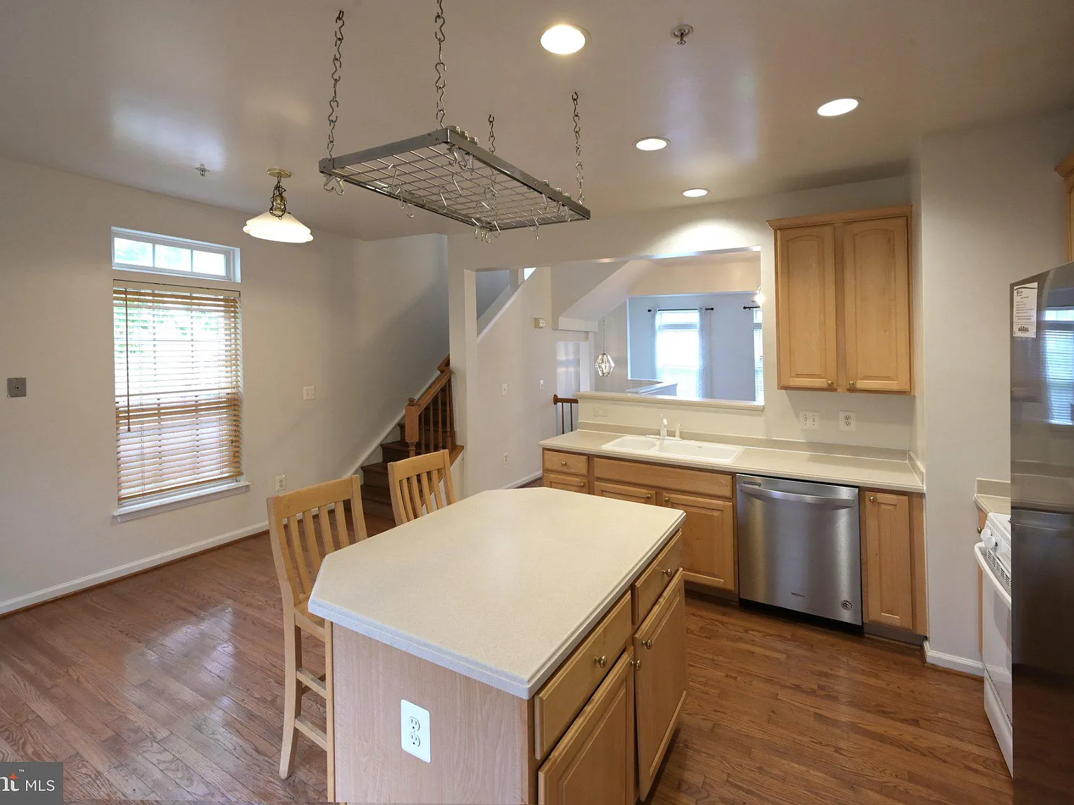 4 bed, 3.5 bath, 1648 sqft, $3,500 — Photo 3