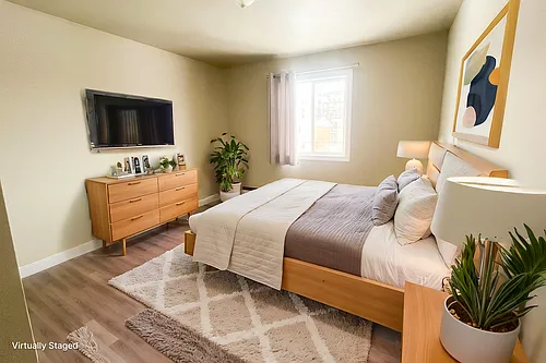 3929 Retallack St Photo 1