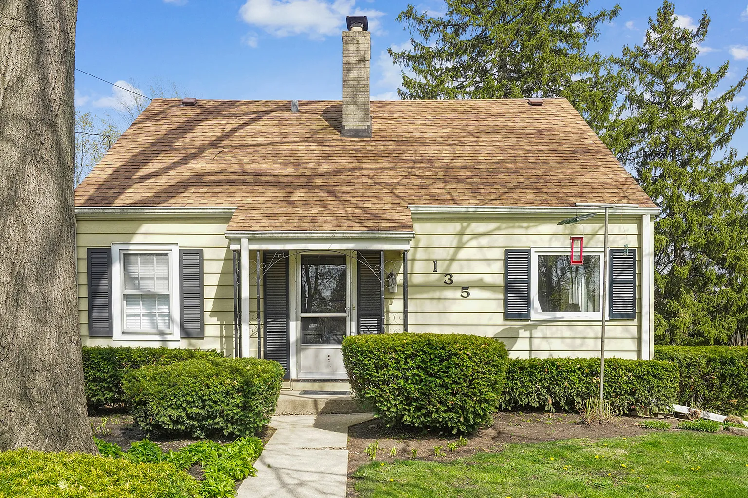 135 Harvey Ave photo 1