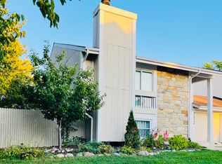 30W056 Mulberry Ct #056, Warrenville, IL 60555