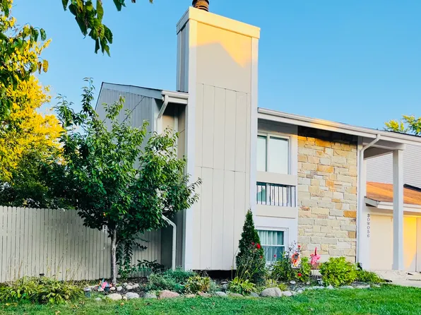 30W056 Mulberry Ct #056, Warrenville, IL 60555
